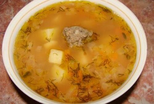 Суп из рыбных фрикаделек в томатном соусе. Суп с рыбными фрикадельками.