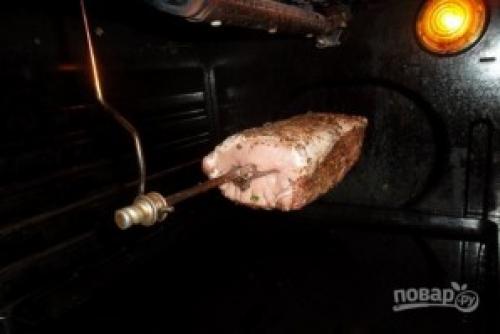 СВИНИНА в беконе на вертеле или как сделать.. Фаршированная свинина на вертеле