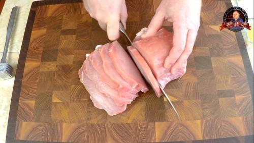 Свиные рулетики с сыром в сметанном соусе. Мясные рулетики с сырной начинкой в сметанно-чесночном соусе