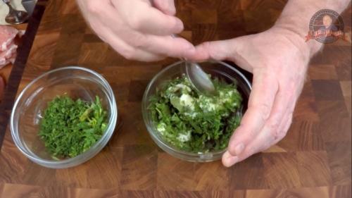 Свиные рулетики с сыром в сметанном соусе. Мясные рулетики с сырной начинкой в сметанно-чесночном соусе