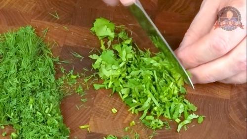 Свиные рулетики с сыром в сметанном соусе. Мясные рулетики с сырной начинкой в сметанно-чесночном соусе