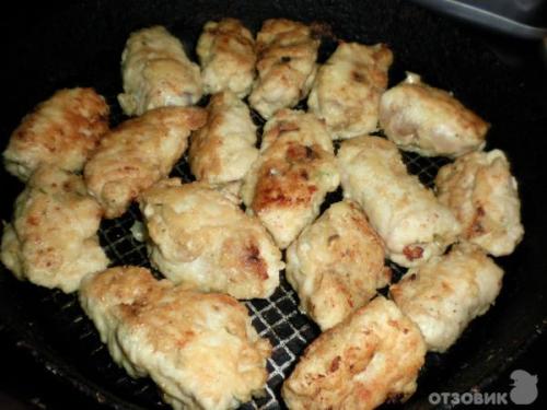 Куриные рулетики в сметанном соусе. Рецепт: Куриные рулетики - В сметанном соусе.