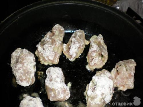 Куриные рулетики в сметанном соусе. Рецепт: Куриные рулетики - В сметанном соусе.