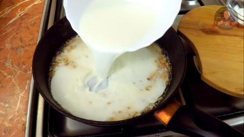 Свиные рулетики с сыром в сметанном соусе. Мясные рулетики с сырной начинкой в сметанно-чесночном соусе