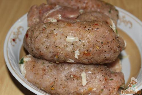 Рулетики с мясом и дольки в сливочном соусе. Мясные рулетики с маринованным луком в сливочном соусе 37