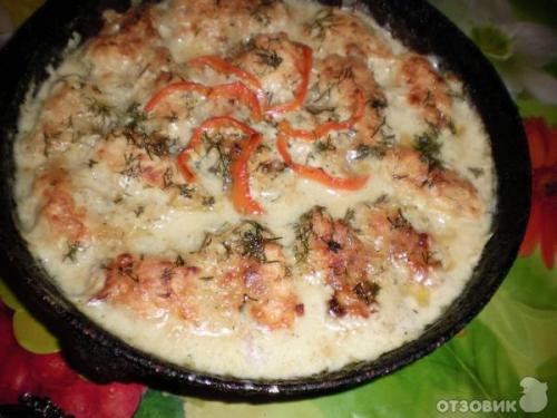 Куриные рулетики в сметанном соусе. Рецепт: Куриные рулетики - В сметанном соусе.