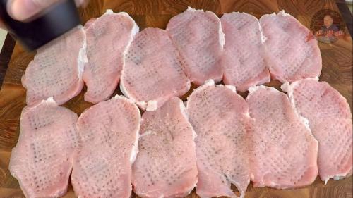 Свиные рулетики с сыром в сметанном соусе. Мясные рулетики с сырной начинкой в сметанно-чесночном соусе