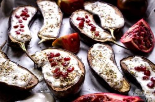 Баклажаны в духовке с соусом. Запеченные баклажаны с йогуртово-чесночным соусом