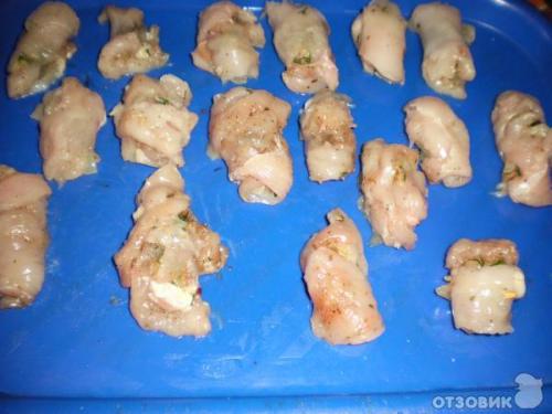 Куриные рулетики в сметанном соусе. Рецепт: Куриные рулетики - В сметанном соусе.