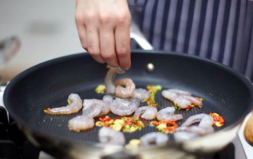 Что нужно для приготовления пасты с креветками по рецепту Джейми Оливера. Рецепт приготовления пасты с креветками