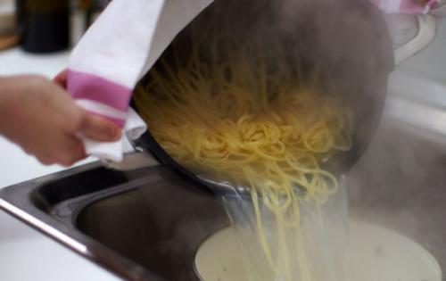 Что нужно для приготовления пасты с креветками по рецепту Джейми Оливера. Рецепт приготовления пасты с креветками