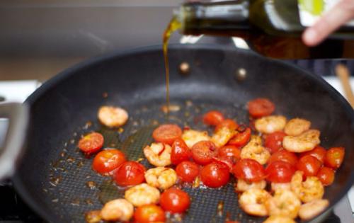 Что нужно для приготовления пасты с креветками по рецепту Джейми Оливера. Рецепт приготовления пасты с креветками