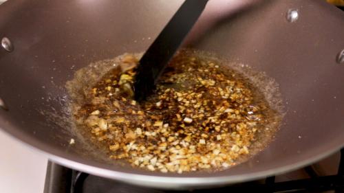 Как приготовить жареный рис с креветками и овощами по-тайски на скорую руку. Жареный рис с креветками и овощами по-тайски