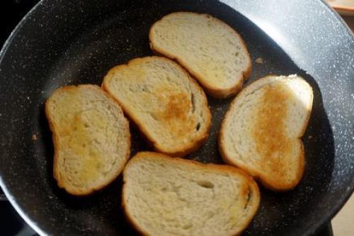 Как приготовить бутерброды с сардинами в томатном соусе. Бутерброды с сардиной и яйцом на скорую руку