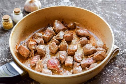 Говядина с перцем и луком в мультиварке. Говядина тушеная с перцем - очень простой рецепт с пошаговыми фото 05 Говядина с перцем и луком в мультиварке. Говядина тушеная с перцем - очень простой рецепт с пошаговыми фото 05