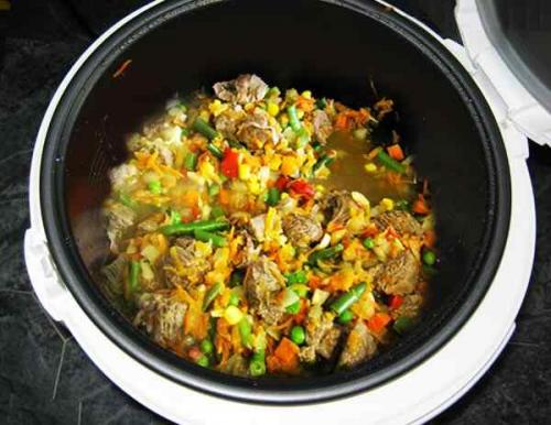 Говядина с замороженными овощами в мультиварке. Говядина, тушеная с овощами