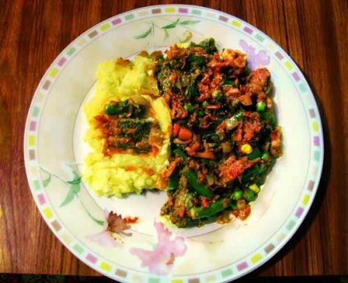 Говядина с замороженными овощами в мультиварке. Говядина, тушеная с овощами