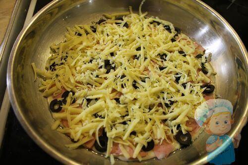 Пицца на сковороде без сметаны и яиц. Готовим пиццу на сковороде без яиц