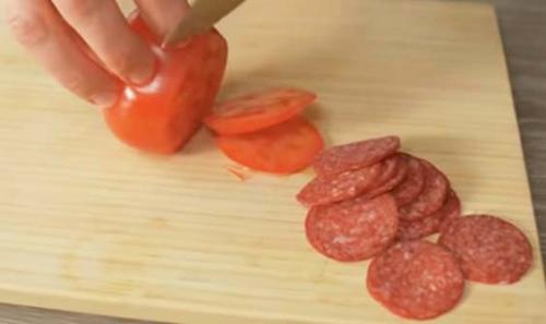 Пицца на сковороде без сметаны на молоке. Как сделать пиццу на сковороде за 10 минут