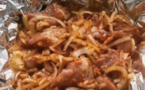 Шашлык из свинины в фольге в духовке 10