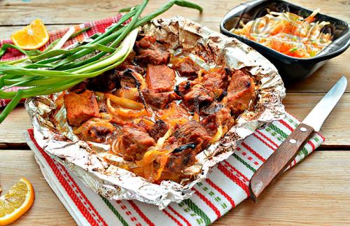 Шашлык на шпажках в фольге в духовке. Приготовление