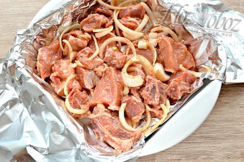 Шашлык в фольге в духовке. Приготовление