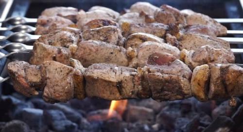 Свинина с маслом сливочным на мангале. Рецепт нежнейшего шашлыка. Его стоит попробовать 02