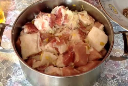 Секрет сочного шашлыка из свинины. Сочный шашлык из свинины — 7 самых вкусных маринадов, чтобы мясо было мягким