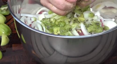 Секрет сочного шашлыка из свинины. Сочный шашлык из свинины — 7 самых вкусных маринадов, чтобы мясо было мягким