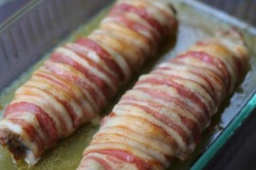 Свинина с беконом и сыром в духовке. Рулет из свинины с сыром