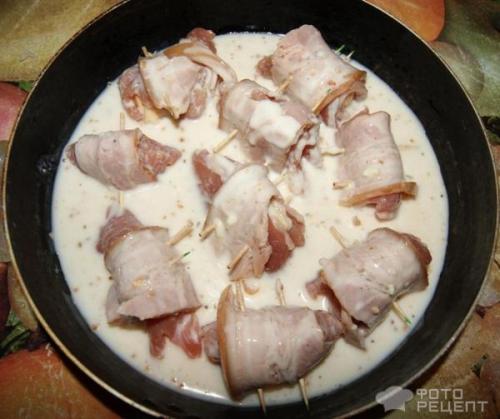 Рулетики из свинины с беконом и сыром. Рецепт: Свиные рулетики - с сыром в беконе