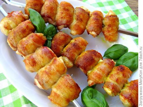 Курица в беконе на мангале. Куриные рулетики в беконе