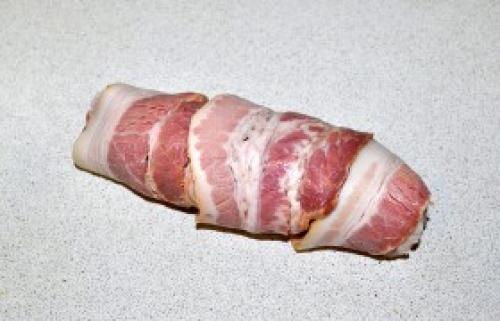 Рулетики из свиной вырезки с беконом. Свиные рулетики с грибами в беконе 05 Рулетики из свиной вырезки с беконом. Свиные рулетики с грибами в беконе 05