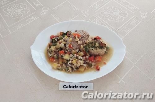 Рулет из свиной вырезки с овощами. Рулетики из свиной вырезки с овощами