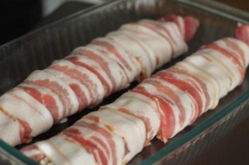 Свинина с беконом и сыром в духовке. Рулет из свинины с сыром