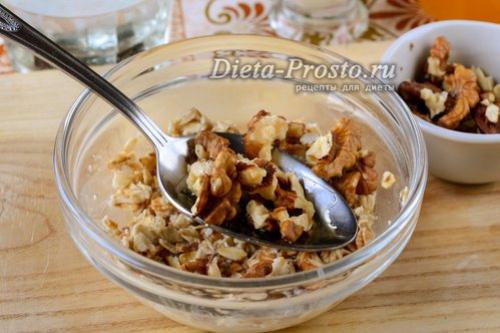 Рецепт овсянка с медом и орехами. Скраб для кишечника из овсянки для похудения «Минус 11 кг»