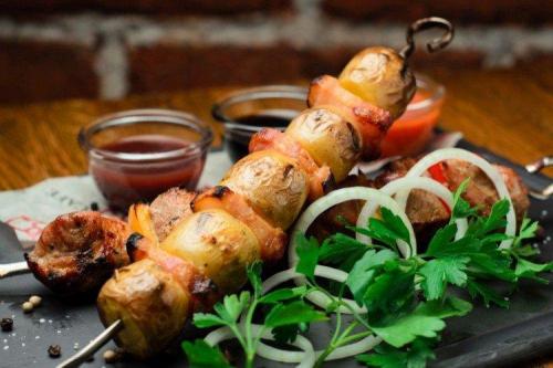 Шашлык из картошки. 10 рецептов самой вкусной картошки на мангале