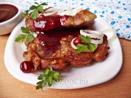 Стейк из свинины с картофелем и брусничным соусом. Процесс приготовления: 11 Стейк из свинины с картофелем и брусничным соусом. Процесс приготовления: 11