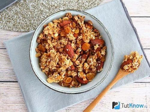 Каша овсяная с орехами и медом. Овсянка на молоке 03 Каша овсяная с орехами и медом. Овсянка на молоке 03