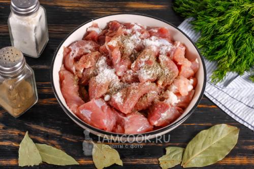 Вкусный рецепт рульки свиной в кастрюле: сделать домашний ужин незабываемым 13 Вкусный рецепт рульки свиной в кастрюле: сделать домашний ужин незабываемым 13