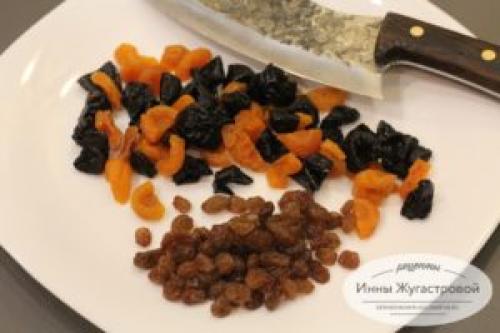 Овсяная каша с изюмом на воде. Овсяная каша с сухофруктами на воде