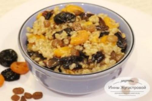 Овсяная каша с изюмом на воде. Овсяная каша с сухофруктами на воде