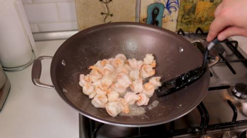 Рис по-тайски с овощами. Жареный рис с креветками и овощами по-тайски