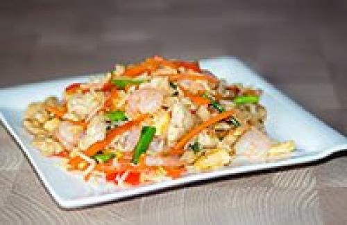 Жареный Рис с курицей по-тайски. Жареный Рис по-тайски с овощами