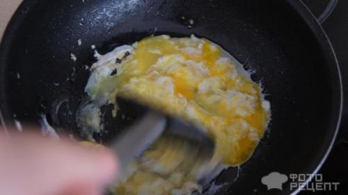 Китайский жареный Рис с яйцом и курицей. Рецепт: Рис по-китайски - С яйцом и курицей