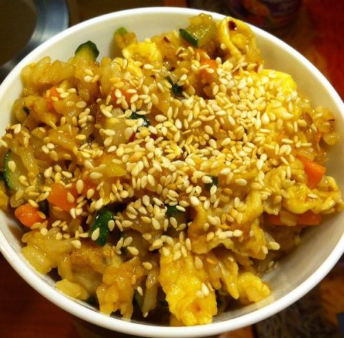 Рис по-китайски с соевым соусом. Жаренный рис с яйцом по-китайски