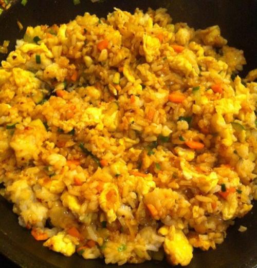 Рис по-китайски с соевым соусом. Жаренный рис с яйцом по-китайски
