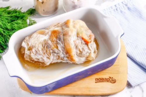 Что такое рулет из рульки вареный в пленке. Рулет из свиной рульки в пленке