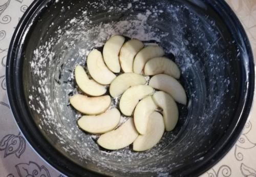 Пышная творожная шарлотка в мультиварке. Пышная шарлотка в мультиварке с яблоками — классический рецепт