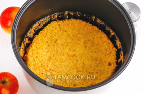 Творожно-яблочный пирог в мультиварке. Шарлотка с яблоками и творогом в мультиварке 04 Творожно-яблочный пирог в мультиварке. Шарлотка с яблоками и творогом в мультиварке 04